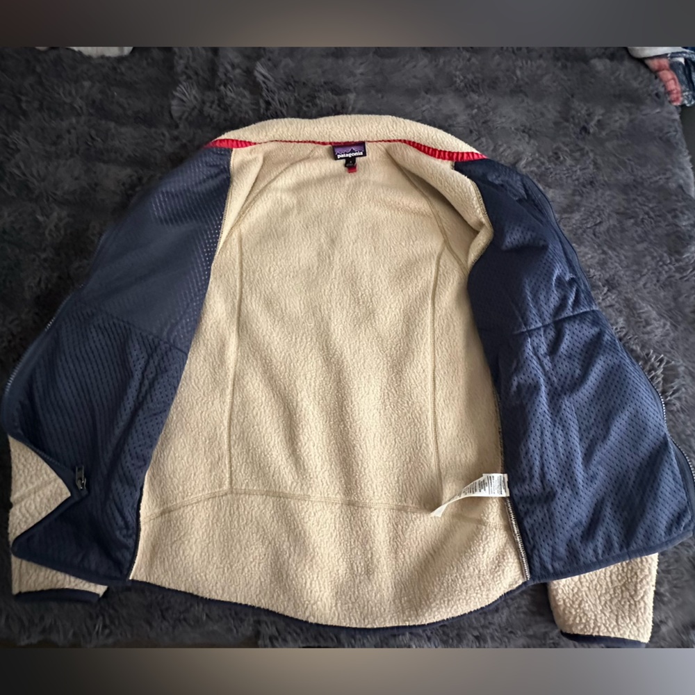 Patagonia Beige Fleece Jacket with Navy Trim - Picture 5 of 6
